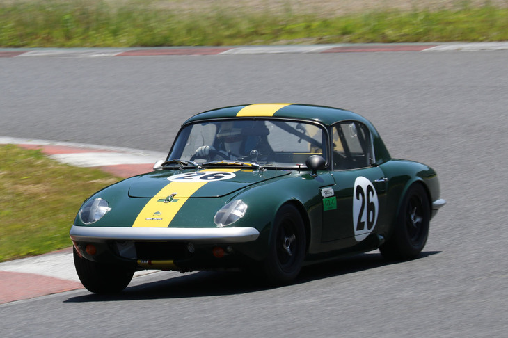 10周のレースで2位に7秒近い差をつけてポール・トゥ・フィニッシュ、ファステストラップも記録してハットトリックを達成した1966年「ロータス26R（レーシング エラン）」。