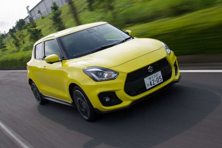 お手ごろ価格のホットハッチとして、今なお根強い人気を誇る「スイフトスポーツ」。ベース車の「スイフト」ともども、新型のデビューに期待が寄せられているが……。