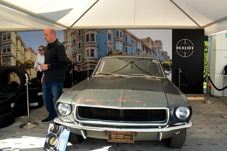 映画『ブリット』に登場した1968年型の「フォード・マスタングGT390」。坂の多いサンフランシスコ市街で、映画史に残る激しいカーチェイスを展開した。