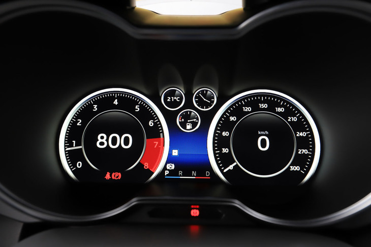 メーターパネルはフル液晶タイプ。ノーマル（写真）／スポーツ／トラックの各走行モードに合わせて、表示デザインが切り替わる。