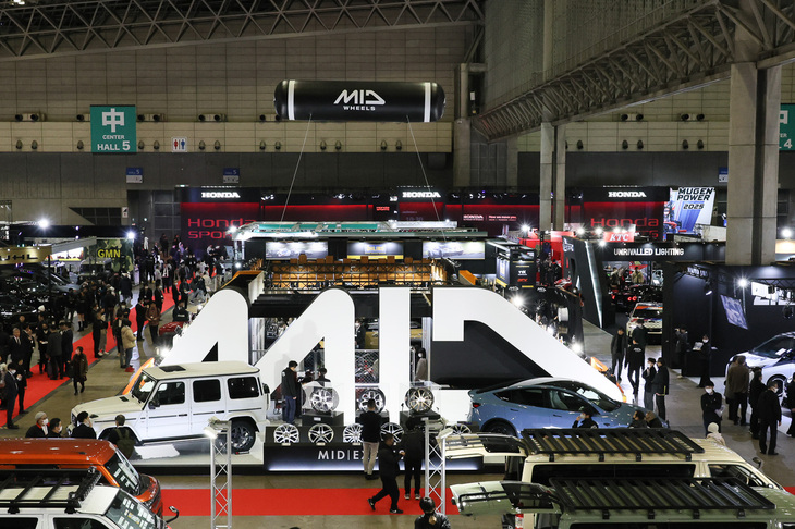 大きな「MID」ロゴが目を引く、MIDホイールのブース。