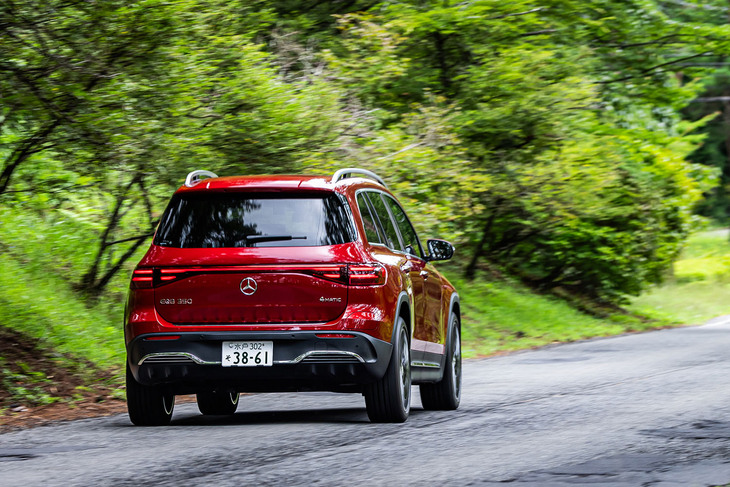 回生ブレーキは、レーダーが検知した先行車両との車間距離や走行状況に応じて回生のレベルを車両が自動で調整する「インテリジェント」と、「通常」「強力」「最大」の4種類から選択できる。