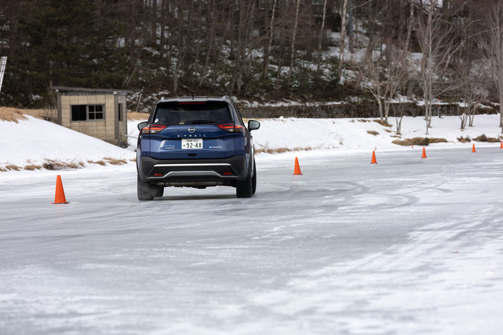 「エクストレイル」の試乗では、低ミュー路でのコントロール性の高さに加え、（イベントの趣旨からは外れるが）エンジンの静粛性の高さも実感できた。