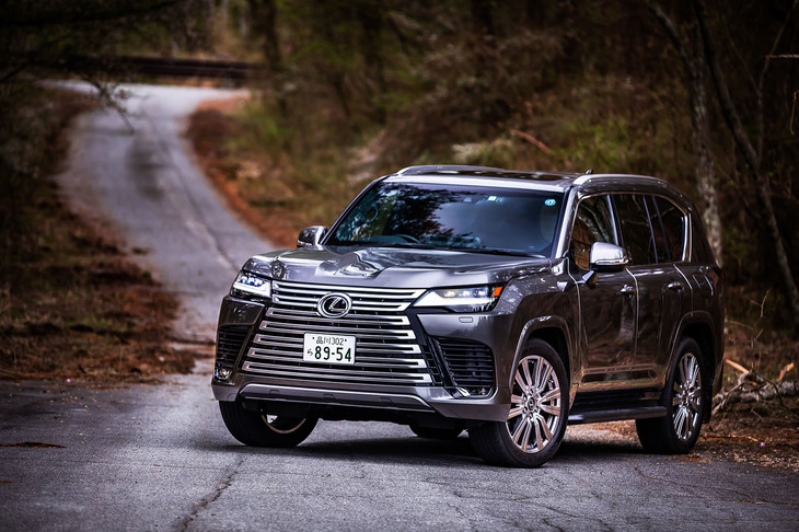 2022年1月に日本導入が発表されたレクサスブランドの最上級SUV「LX600」。レクサス初のSUVとして1996年に北米で誕生した初代から数えて4代目、日本導入モデルとしては今回の新型が2代目にあたる。
