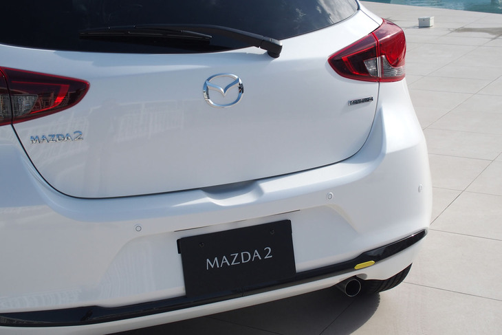 マツダ2 15 BD（リアゲート）