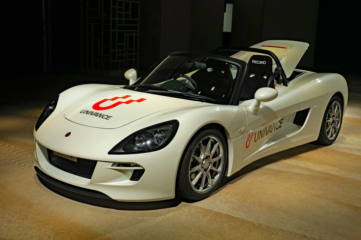 会場に展示されていたGLMの電動スポーツカー「トミーカイラZZ」。京都のEVベンチャーであるGLMは、2017年に投資会社オーラックスホールディングスに買収された。このオーラックスが、今日のWe Solutionsである。