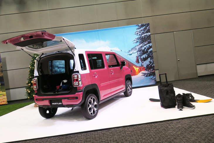 こちらはウインターレジャーでの利用を想定した展示。なお新型「ハスラー」には、降雪地のドライバーの要望に応えて、雪道の走行を助ける制御モード「スノーモード」が採用されている。