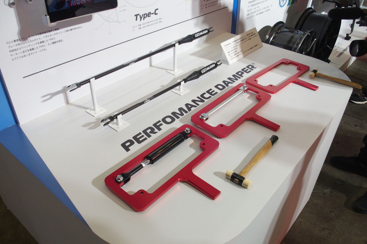 ホンダブース内に設けられた無限の展示アイテム。