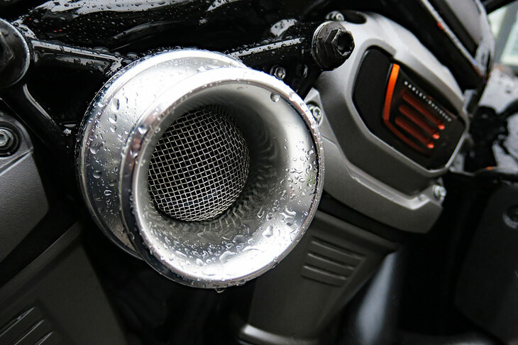 ハーレーダビッドソン・ナイトスター（エアインテーク）