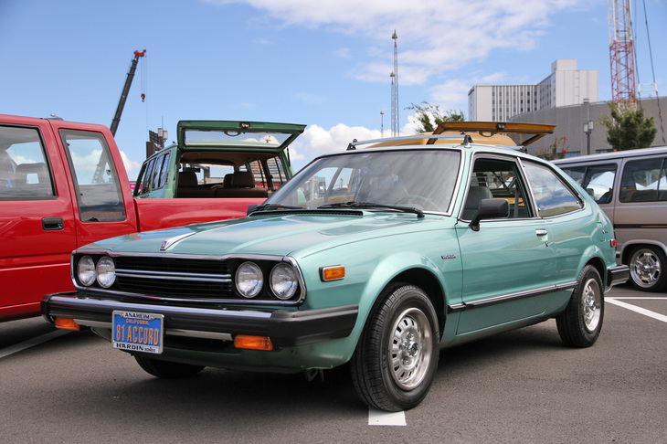 「ホンダ・アコード」。1976年に誕生した初代アコードの北米仕様。ナンバープレートから察するに、最終型となる81年式か。