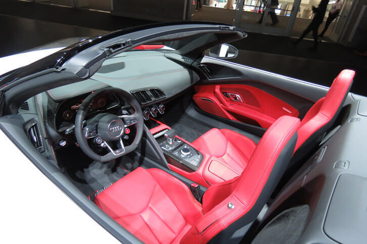 アウディR8スパイダーV10プラス