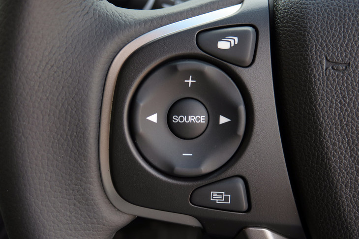 ホンダ・フリード ハイブリッド クロスター（4WD）（ステアリングスイッチ）