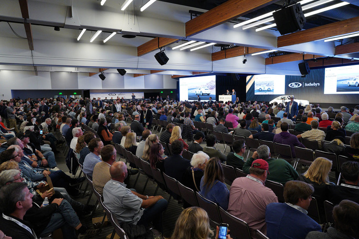 多くの参加者でにぎわった2021年のモントレーオークション。歴史あるカーイベント、ペブルビーチコンクールデレガンスに合わせて開催されている。
