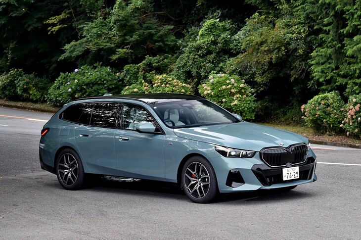 【BMW 523d xDriveツーリングMスポーツのスペック】
	ボディーサイズ：全長×全幅×全高＝5060×1900×1515mm／ホイールベース：2995mm／車重：1940kg／駆動方式：4WD／エンジン：2リッター直4 DOHC 16バルブ ディーゼル ターボ／モーター：交流同期電動機／トランスミッション：8段AT／エンジン最高出力：197PS（145kW）/4000rpm／エンジン最大トルク：400N・m（40.8kgf・m）/1500-2750rpm／モーター最高出力：7PS（5kW）/6000rpm／モーター最大トルク：25N・m（2.5kgf・m）/500rpm／タイヤ：（前）245/45R19 102Y XL／（後）245/45R19 102Y XL（ピレリPゼロ）／燃費：15.7km/リッター（WLTCモード）／価格：960万円
	
	【取材時の燃費データ】
	テスト距離：367.1km（市街地2：高速道路6：山岳路2）／使用燃料：33.8リッター（軽油）／参考燃費：10.9km/リッター（満タン法）／11.2km/リッター（車載燃費計計測値）