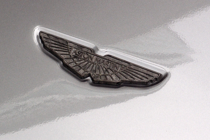 ヴァンテージGT8（フロントのエンブレム）