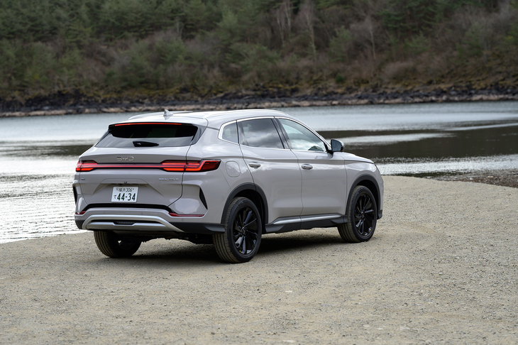 ボディーの全長4775mmは日本のPHEVである「トヨタ・ハリアー」や「三菱アウトランダー」と同じくらいだ。