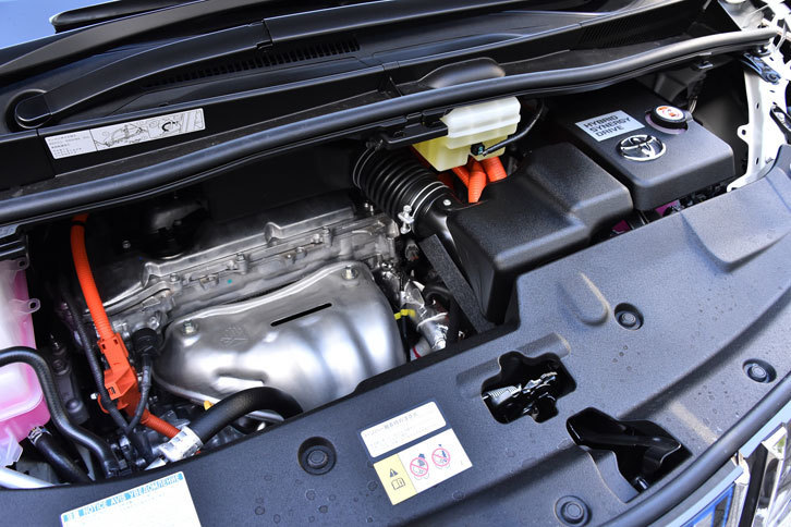 2.5リッター「2AR-FXE」エンジンをベースとするハイブリッドユニット。197psのシステム最高出力を発生する。