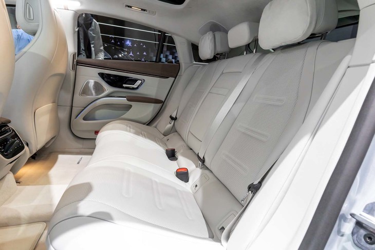 メルセデスAMG EQS53 4MATIC＋（リアシート）