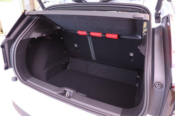 ボルボEX30ウルトラ シングルモーター エクステンデッドレンジ（ラゲッジルーム）