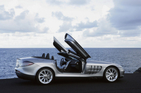 最高速332km/h、メルセデスSLRにオープンモデル登場