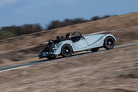 ブレーキは、前が11インチディスクと2ピストンキャリパーの組み合わせ。後ろは9インチドラムである。