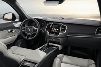 マイナーチェンジした「ボルボXC90」が日本上陸　安全装備も強化の画像