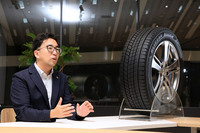 マーケティングや商品企画に携わる山本成明氏。さまざまな調査を通して市場の要望をすくい取り、どのような商品が求められているかを探るのが彼の役割だ。