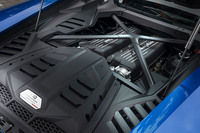 「ウラカンEVO RWD」に搭載される5.2リッターV10エンジンは、最高出力610PS、最大トルク560N・mを発生。「ウラカンEVO」よりも最高出力が30PS、最大トルクが40N・m抑えられたスペックになっている。