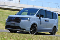 デザインについては、今回もすっきり路線が守られたいっぽうで、販売現場からは「もっとエグいのを！」という要望もあったとか。いっそ「エアー」の意匠はそのままに、「スパーダ」を先代「N-BOXカスタム」みたいなオラオラ顔にして差異化を図る……なんて手法をとっても、よかったのかもしれない。