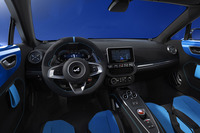 「A110 R70ブルーアルピーヌエディション」のインストゥルメントパネル。