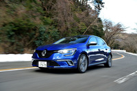 
	ルノー・スポールがモータースポーツにかける情熱とテクノロジーを凝縮させたという新型「メガーヌGT」。ワゴンタイプの「メガーヌ スポーツツアラーGT」もラインナップされている。
	