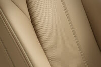 上質なナッパレザーのシート表皮。