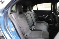 後席のシートバックは40：20：40分割可倒機能が備わる。スポーティーモデルでありながらベースとなった「Aクラス」と同様に、乗員や荷物の積載量によって自由にアレンジが可能。