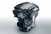 エンジン車に搭載される1.2リッター直3ガソリンターボエンジン。