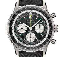 グリーンカーボンを採用した文字盤は、マレク・ライヒマン氏のお気に入り。ライムの秒針にもアストンマーティンのこだわりがみられる。