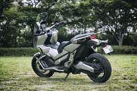 「ホンダX-ADV」は、2016年11月にイタリア・ミラノで開催された「EICMA2016」でデビュー。国内では2017年4月に発売された。