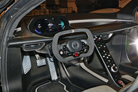 フローティングタイプのダッシュボードやセンターコンソールが目を引くインテリア。最新のインフォテインメントシステムを搭載するなど、快適性にも配慮がなされている。