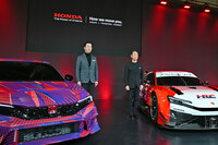 本田技研工業の川坂英生 日本統括部統括部長（写真左）と、HRCの渡辺康治社長（同右）