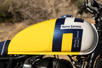 燃費はUK仕様で4.66リッター/100km（約21.5km/リッター）。燃料タンクの容量は13.7リッターなので、航続距離は300km弱といったところだろう。