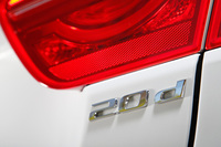 トランクリッドに施された、ディーゼル車であることを示す「20d」のバッジ。