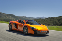 アスカリサーキットを行く「650S スパイダー」。