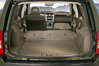 助手席＆リアシートをフラットにした様子。