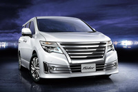 オーテックジャパンのコンプリートカー「日産エルグランド ライダー」。