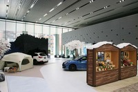 冬のアクティブライフをイメージした、東京・恵比寿のスバル本社ショールーム「スバル スター スクエア」。