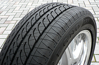 写真で「行き止まり」になっている溝が、気柱管共鳴音を消音する「ノイズ抑制グルーブ」。