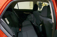 前席シートバックを薄型にしたことで足元スペースを広げたという後席。