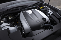 「RC350」の3.5リッターV6ガソリンエンジン。「RC」シリーズにはこのほか、2.5リッターガソリンエンジンとモーターを組み合わせたハイブリッドモデル「RC300h」がラインナップされる。