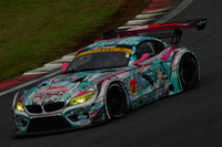 
    GT300クラスはNo.4 GSR 初音ミク BMW（谷口信輝／片岡龍也組）が制した。こちらも今季初優勝。
    