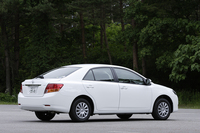 【テスト車 アリオン A15“Gパッケージ”のオプション装備】
ディスチャージ・ヘッドランプ＝4万7250円／SRSサイドエアバッグ（運転席・助手席）＆SRSカーテンシールドエアバッグ（前後席）＝6万3000円／HDDナビゲーションシステム＋ステアリングスイッチ＋音声ガイダンス機能付カラーバックガイドモニター＋NAVI・AI-SHIFT＝24万8850円／ETCユニット＝1万4700円