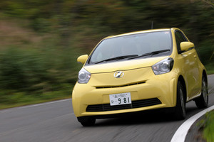 トヨタiQ」に1.3リッターモデル追加 1リッターの2シーターも
